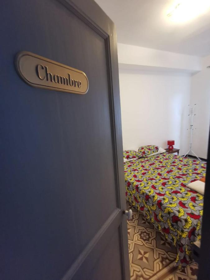 Petit Appart Entier Au Coeur Des Remparts - Netfix Et Connection Fibre Gratuits Carpentras Luaran gambar