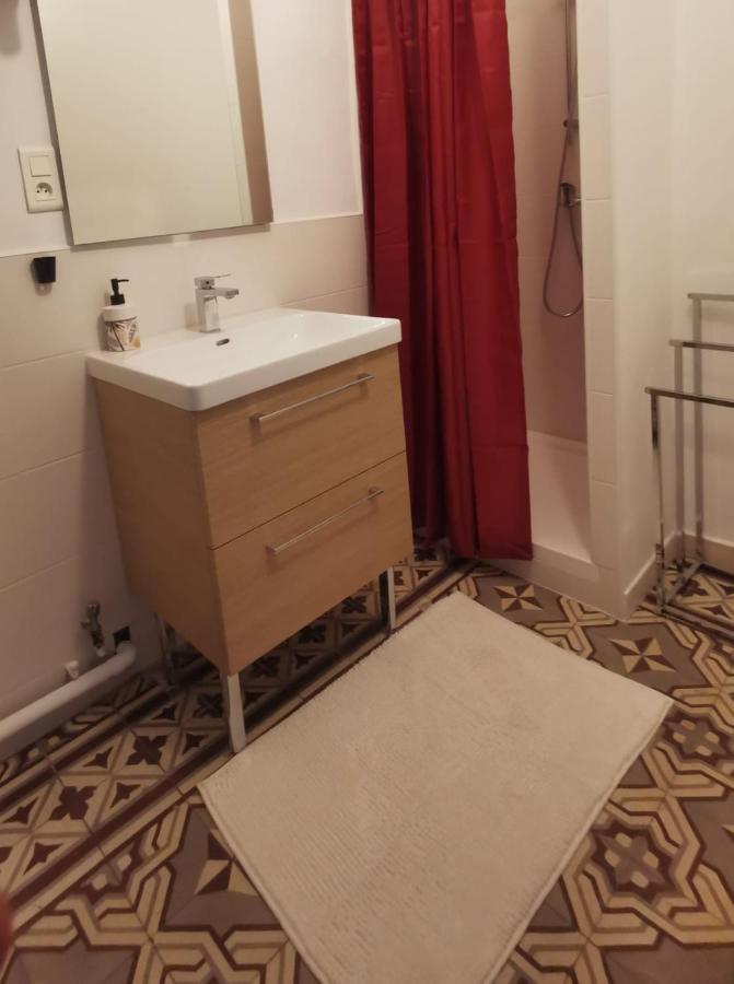 Petit Appart Entier Au Coeur Des Remparts - Netfix Et Connection Fibre Gratuits Carpentras Luaran gambar