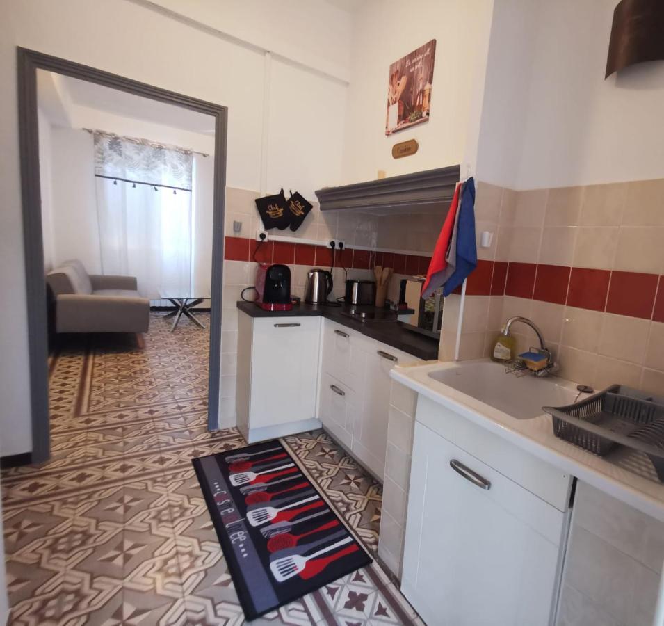 Petit Appart Entier Au Coeur Des Remparts - Netfix Et Connection Fibre Gratuits Carpentras Luaran gambar